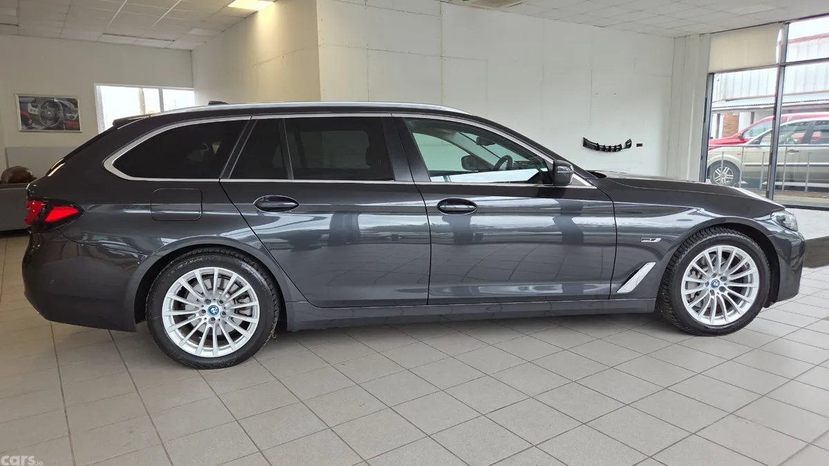 BMW 5-Series Estate, Petrol Plug-in Hybrid, 2021, Grey