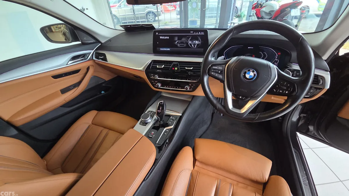 BMW 5-Series Estate, Petrol Plug-in Hybrid, 2021, Grey