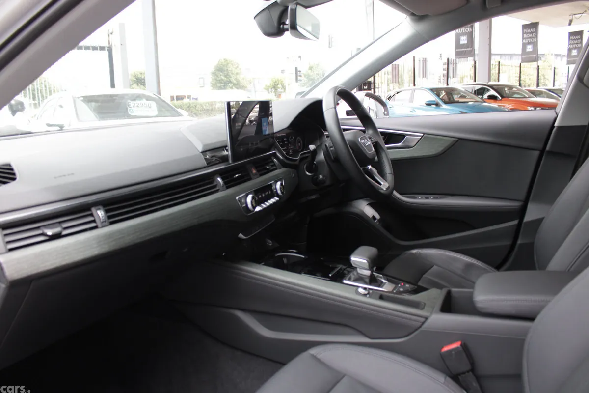 Audi A4 Estate, Petrol, 2023, White