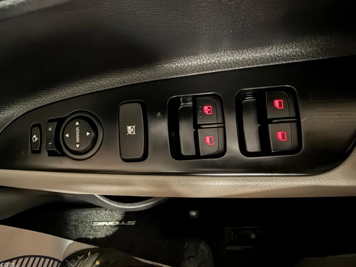Kia Stonic Hatchback, Petrol, 2021, Blue