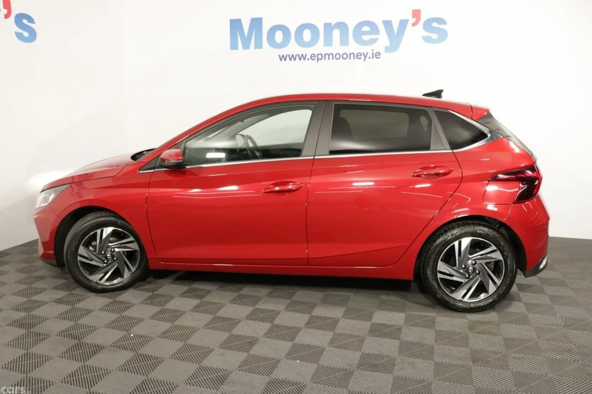 Hyundai i20 Hatchback, Petrol, 2022, Red