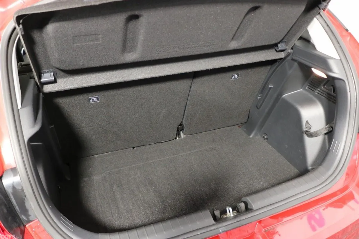 Hyundai i20 Hatchback, Petrol, 2022, Red