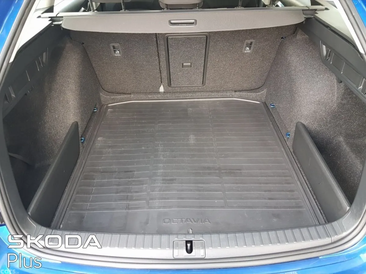 Skoda Octavia Estate, Petrol, 2023, Blue