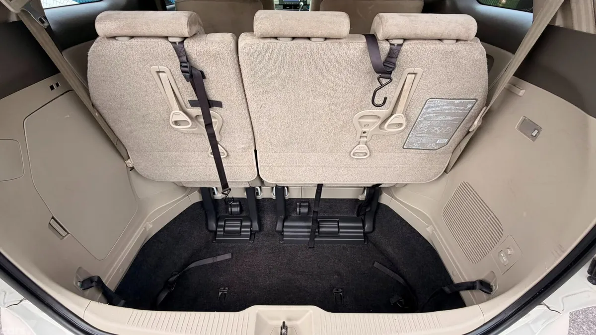 Toyota Estima MPV, Petrol Hybrid, 2011, White