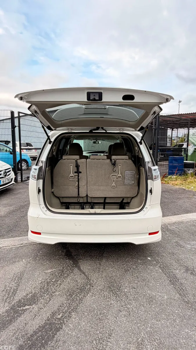 Toyota Estima MPV, Petrol Hybrid, 2011, White