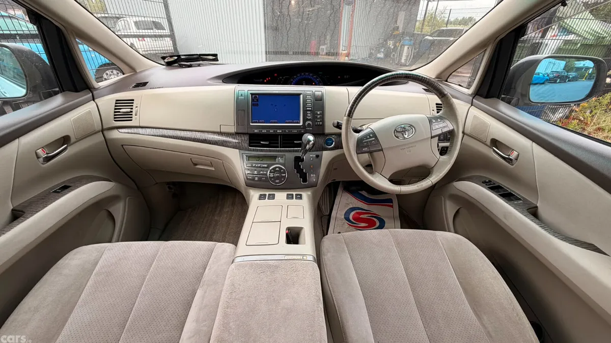 Toyota Estima MPV, Petrol Hybrid, 2011, White