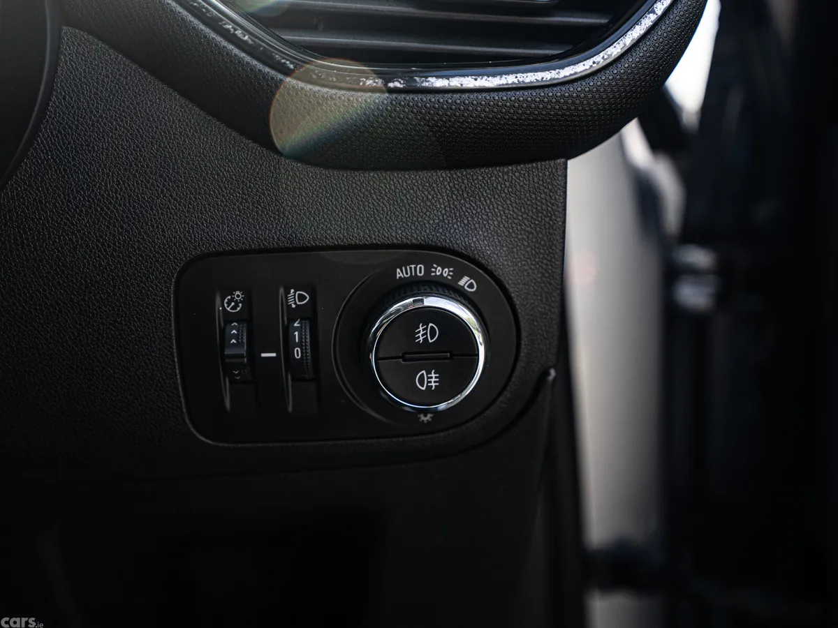 Opel Crossland X SUV, Diesel, 2021, Grey