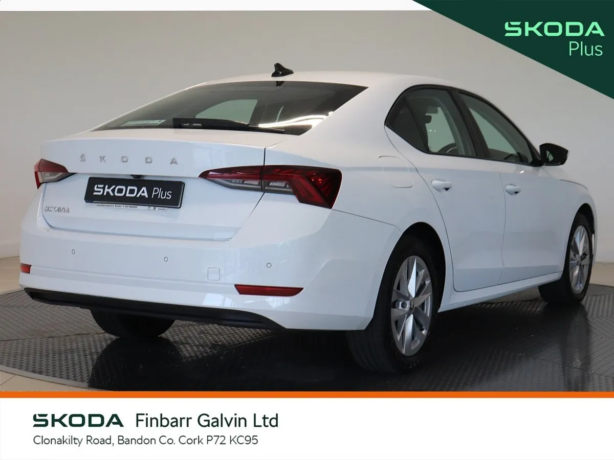 Skoda Octavia Saloon, Diesel, 2023, White