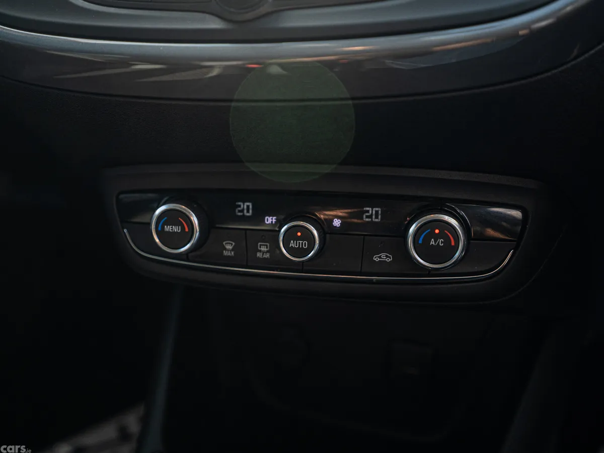 Opel Crossland X SUV, Diesel, 2021, Grey