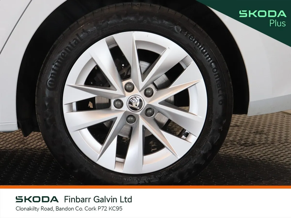 Skoda Octavia Saloon, Diesel, 2023, White