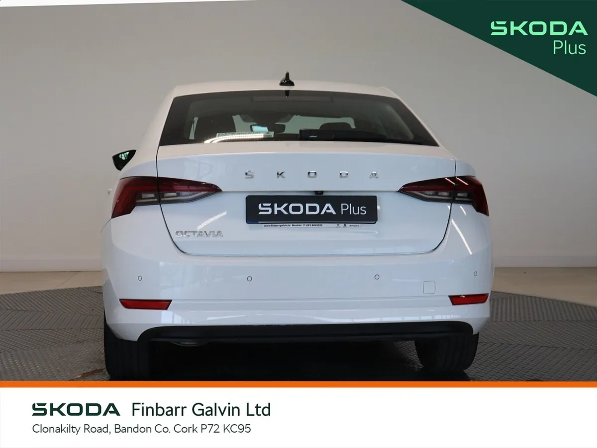Skoda Octavia Saloon, Diesel, 2023, White