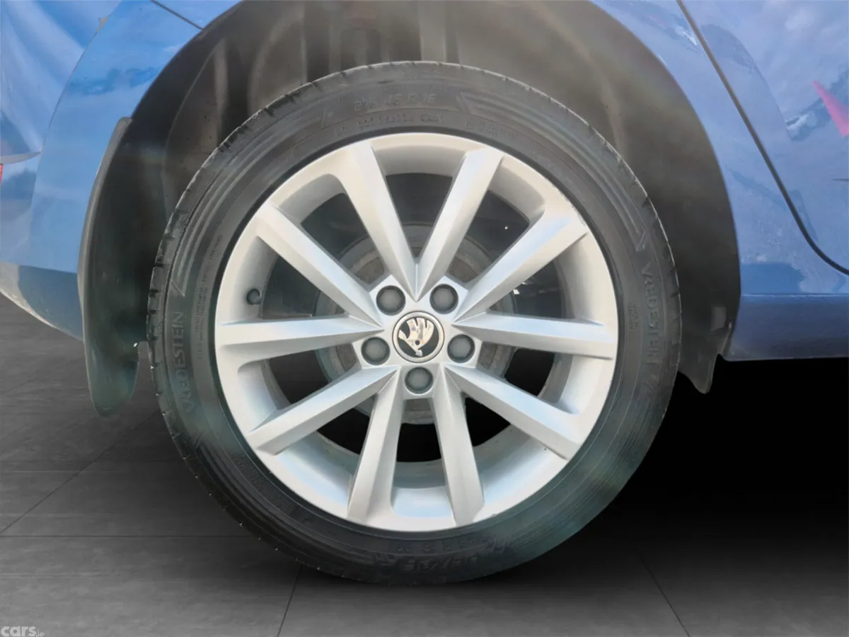 Skoda Fabia Hatchback, Petrol, 2020, Blue