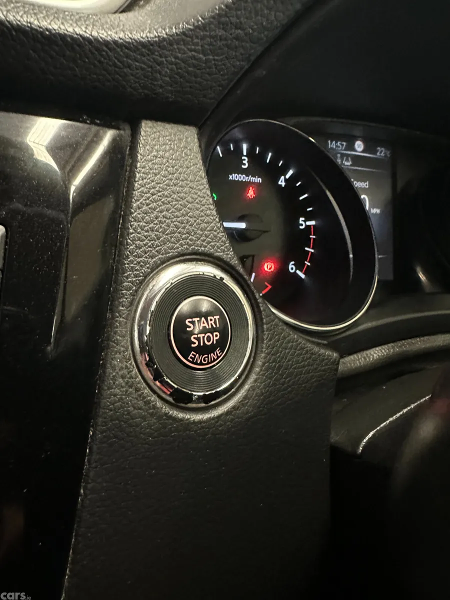 Nissan Qashqai Hatchback, Diesel, 2016, Black
