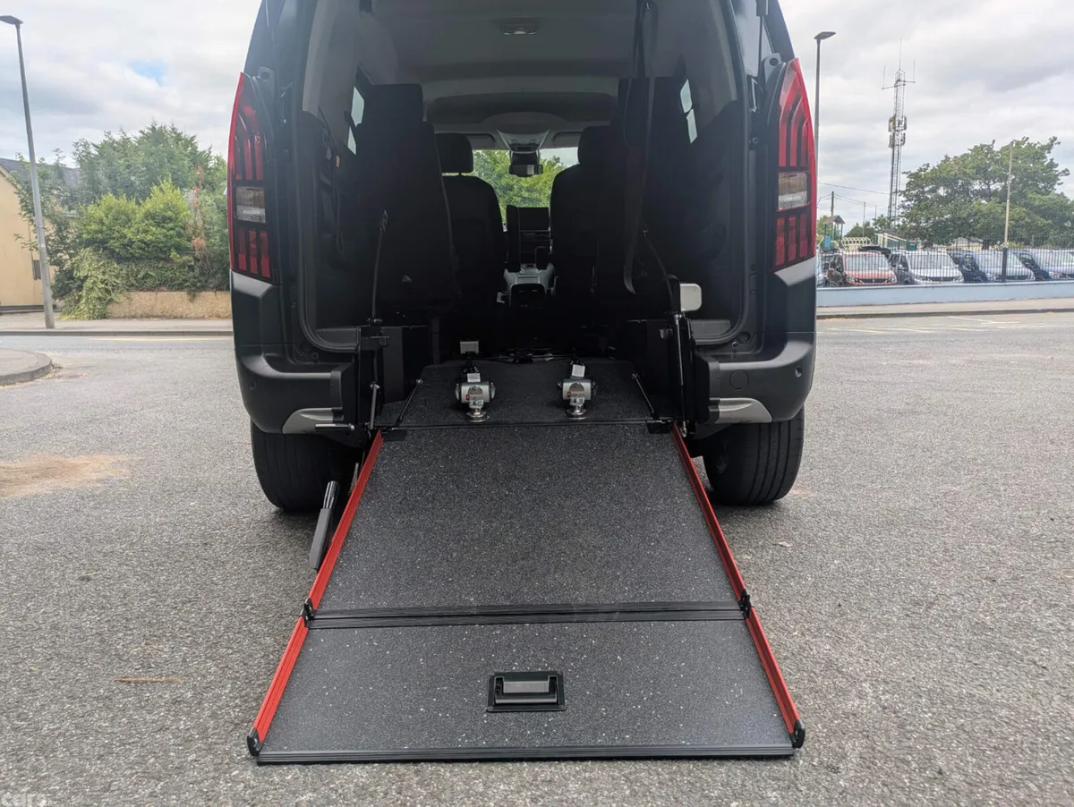 Peugeot Rifter MPV, Diesel, 2026, Black