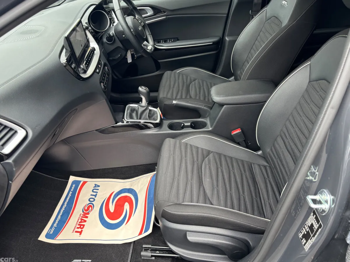 Kia Ceed Hatchback, Petrol, 2025, Grey