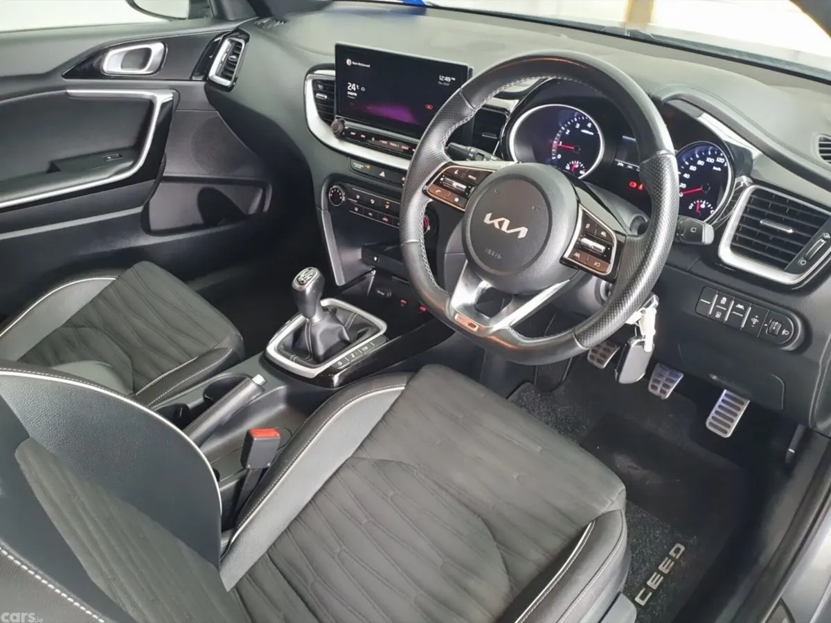 Kia Ceed Hatchback, Petrol, 2022, Grey