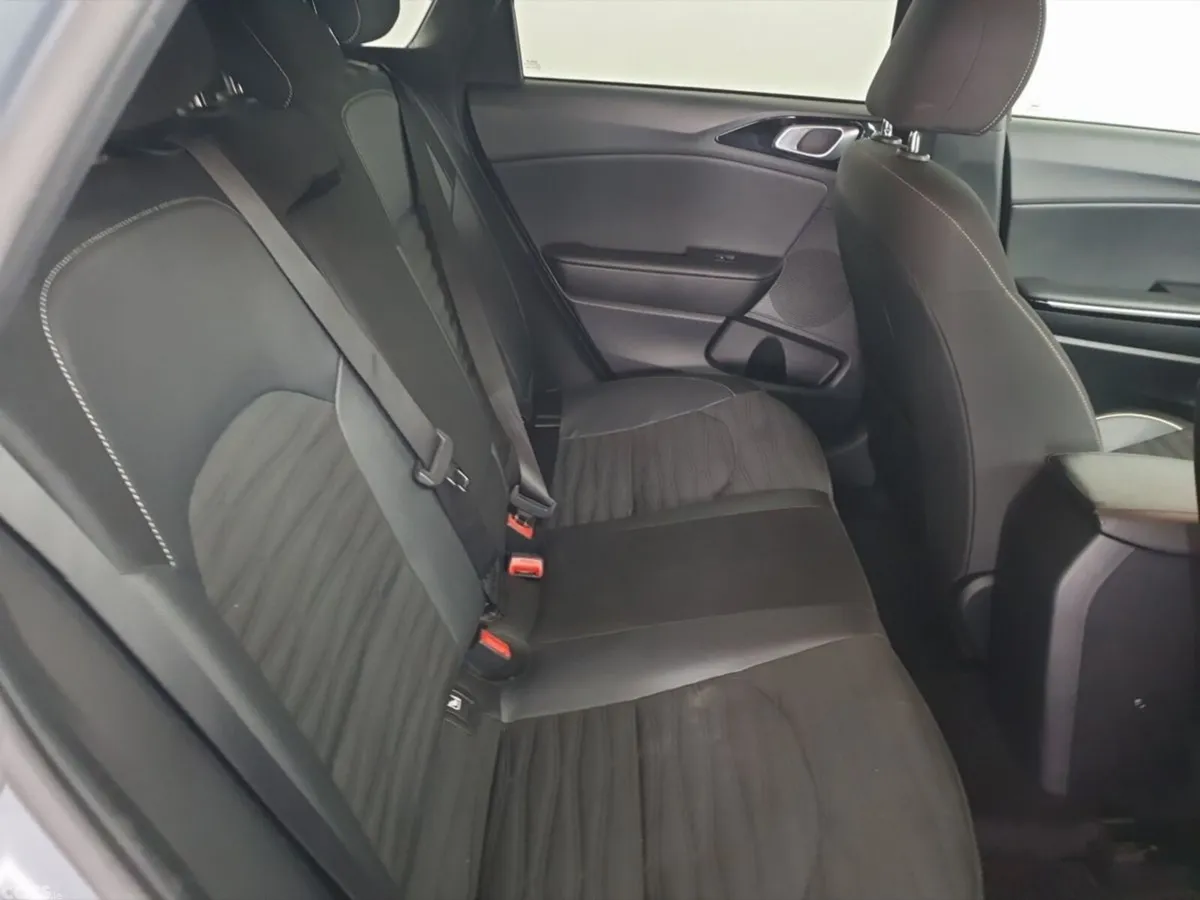 Kia Ceed Hatchback, Petrol, 2022, Grey