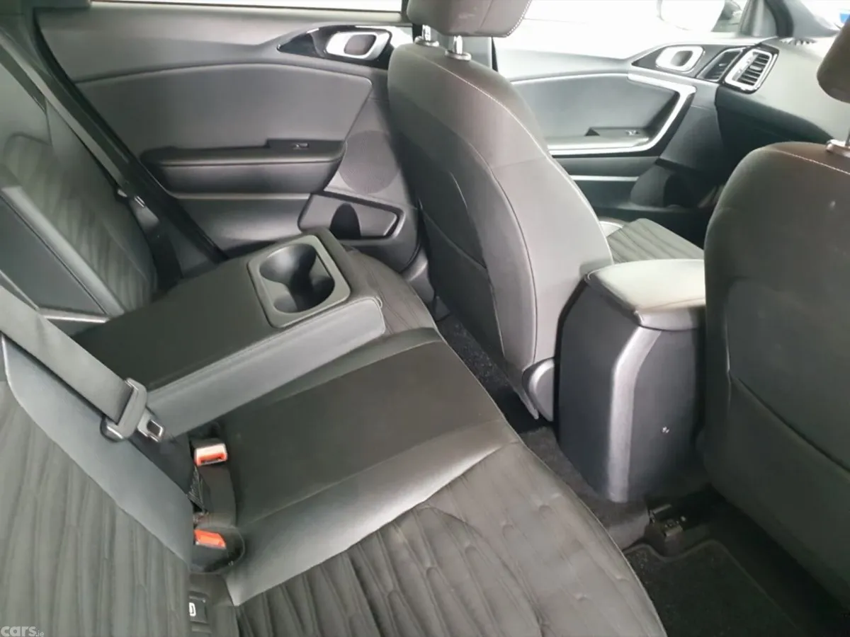 Kia Ceed Hatchback, Petrol, 2022, Grey