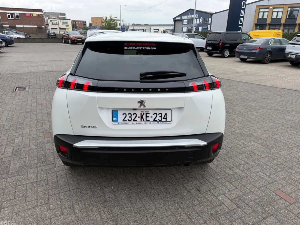 Peugeot 2008 MPV, Petrol, 2023, White