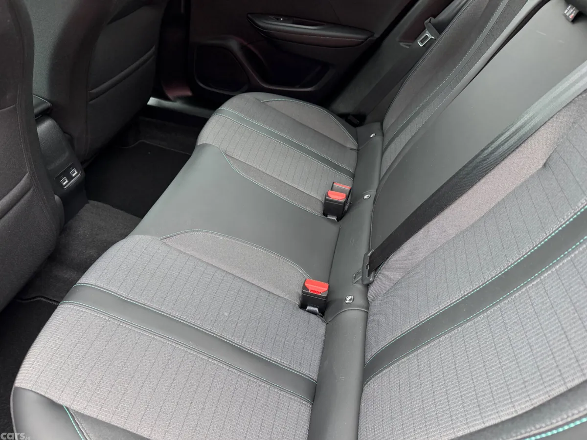 Peugeot 2008 MPV, Petrol, 2023, White
