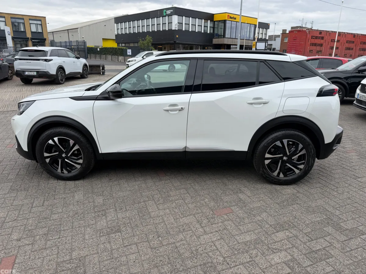 Peugeot 2008 MPV, Petrol, 2023, White