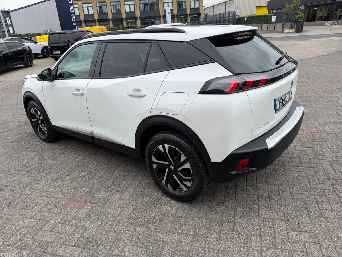 Peugeot 2008 MPV, Petrol, 2023, White