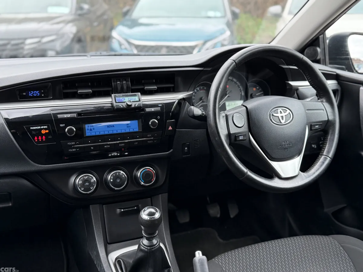 Toyota Corolla Saloon, Petrol, 2015, Black