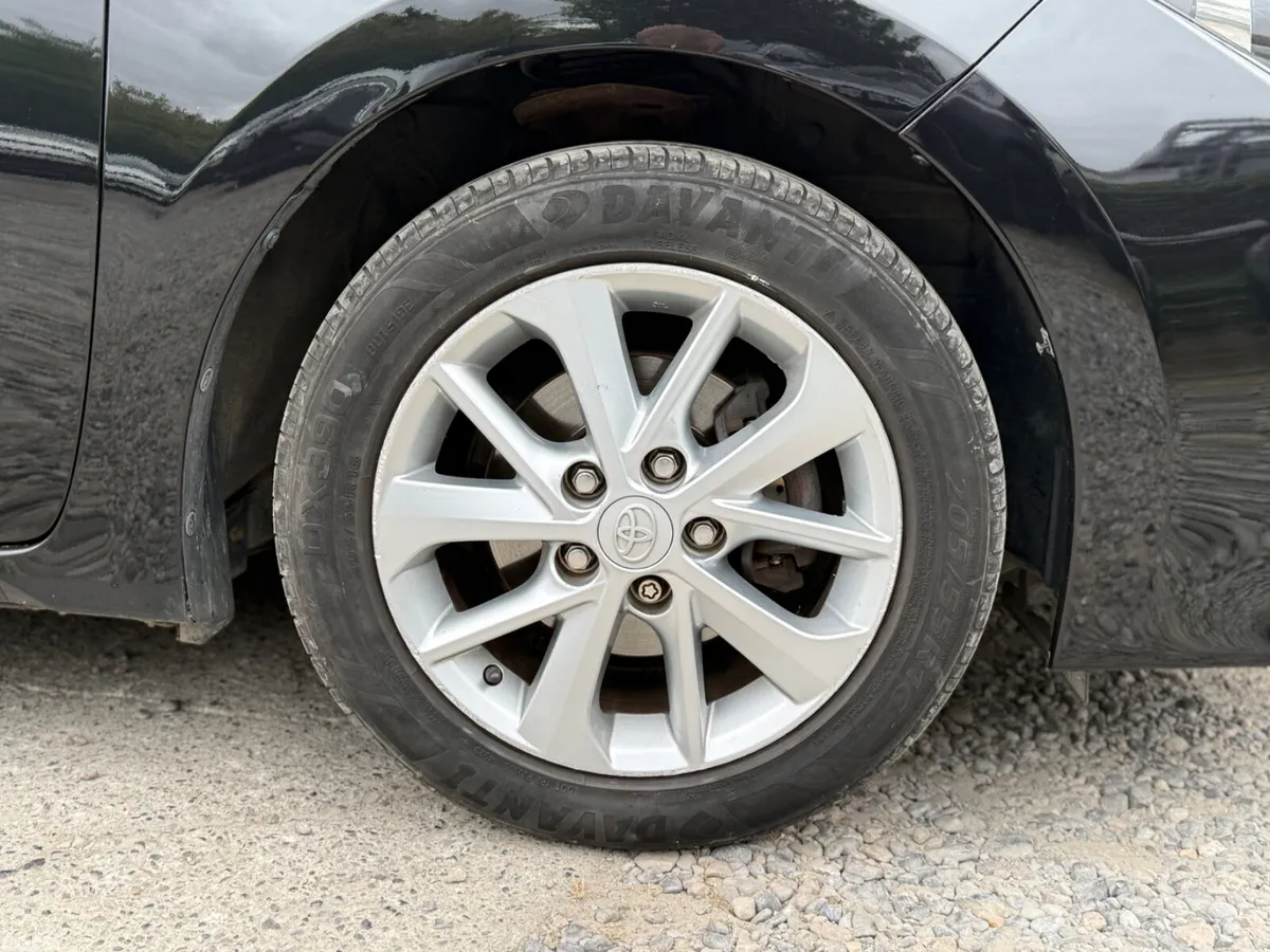 Toyota Corolla Saloon, Petrol, 2015, Black