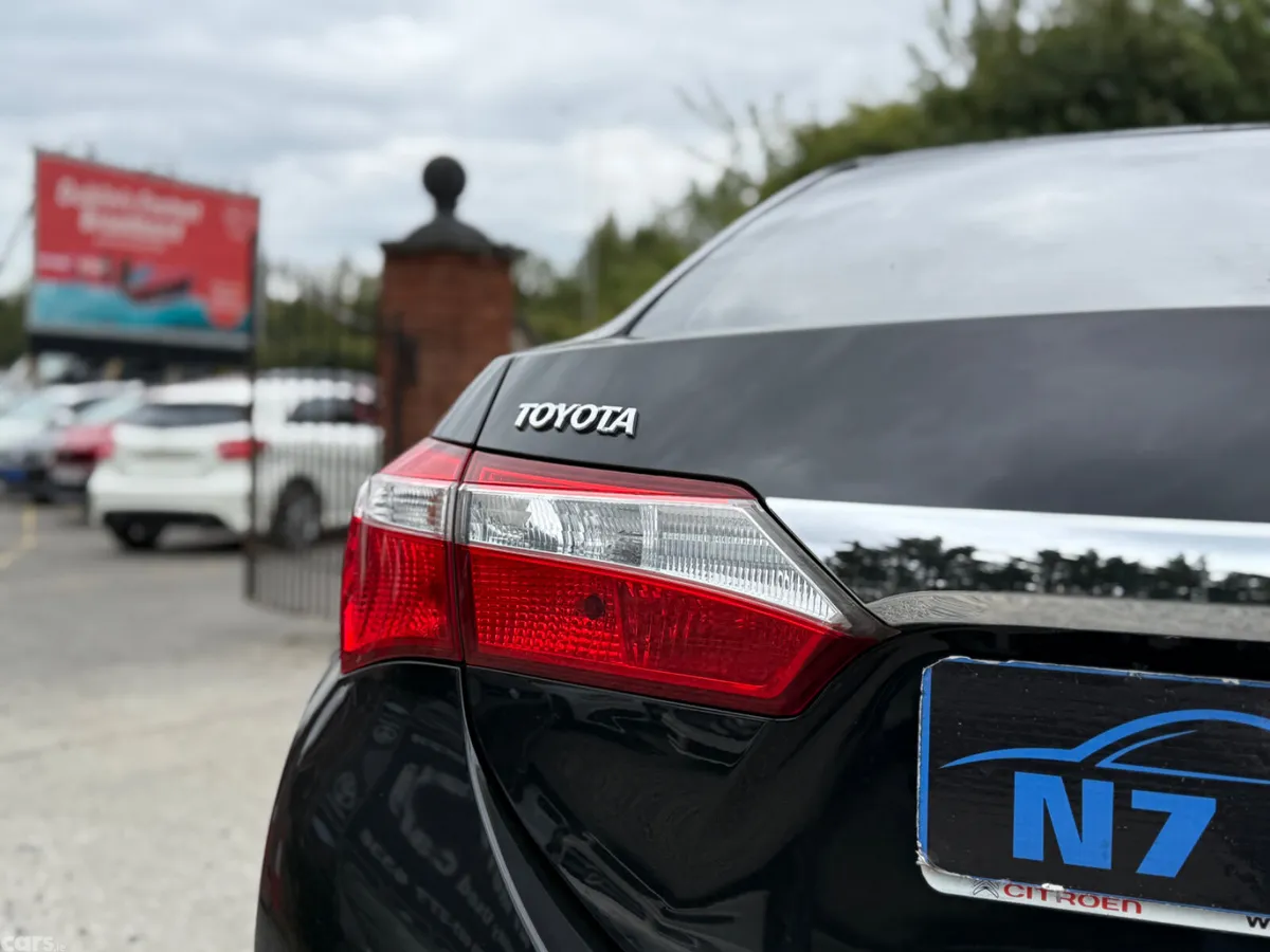 Toyota Corolla Saloon, Petrol, 2015, Black