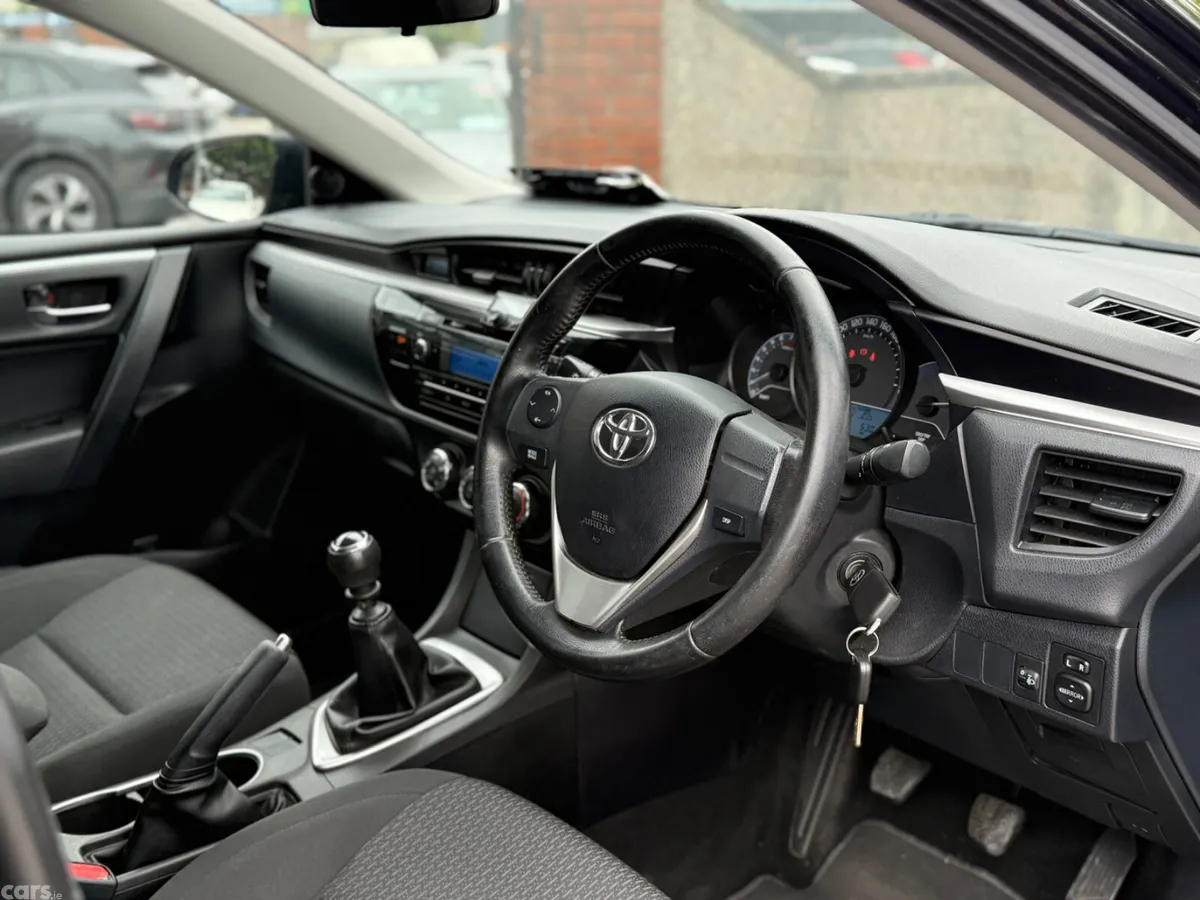 Toyota Corolla Saloon, Petrol, 2015, Black