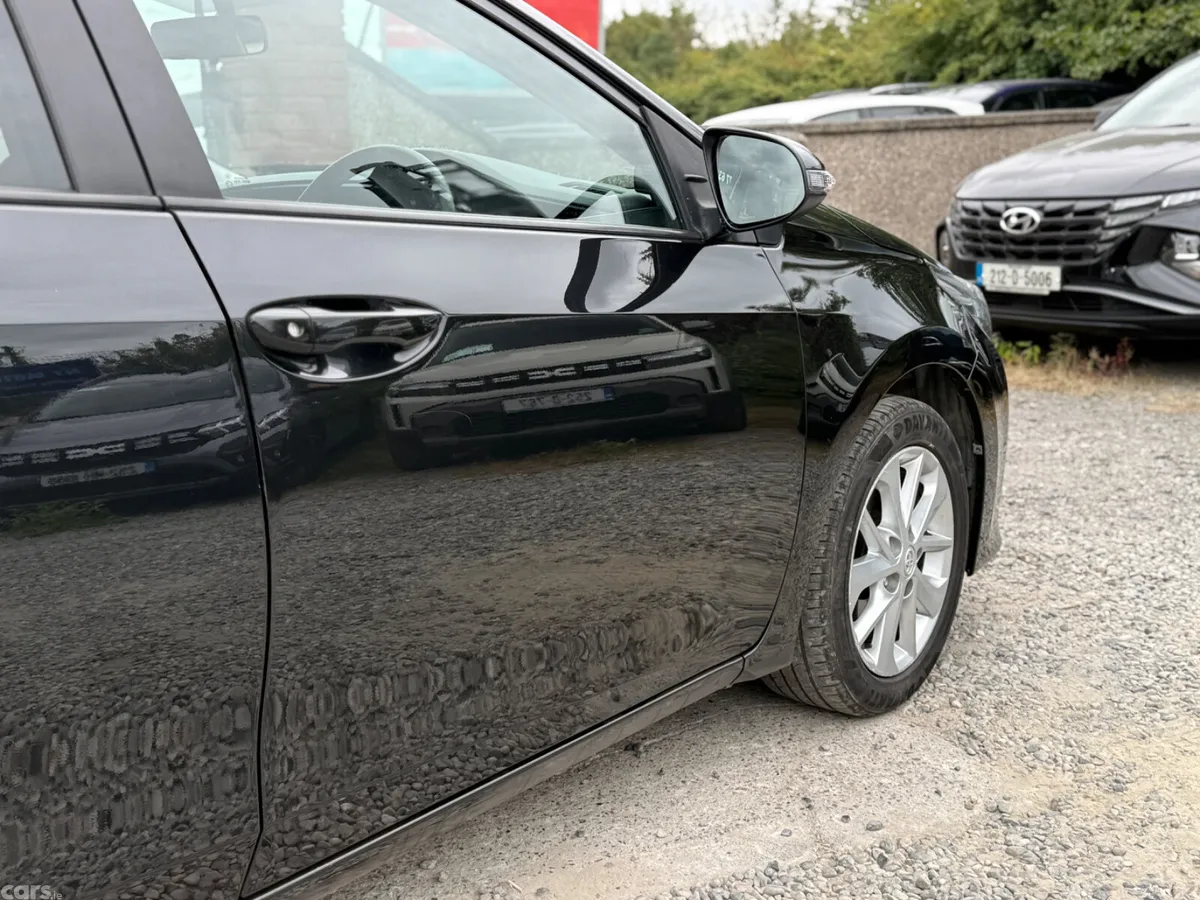 Toyota Corolla Saloon, Petrol, 2015, Black
