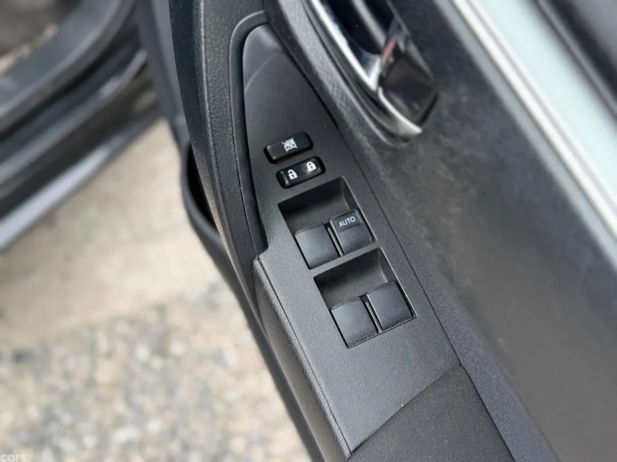 Toyota Corolla Saloon, Petrol, 2015, Black