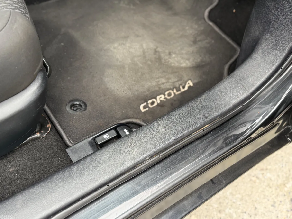 Toyota Corolla Saloon, Petrol, 2015, Black
