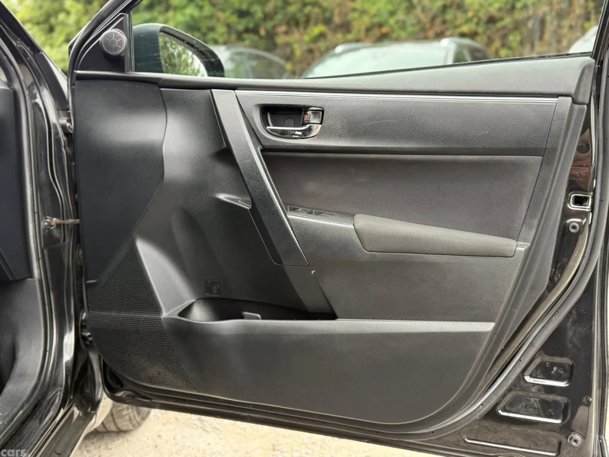 Toyota Corolla Saloon, Petrol, 2015, Black