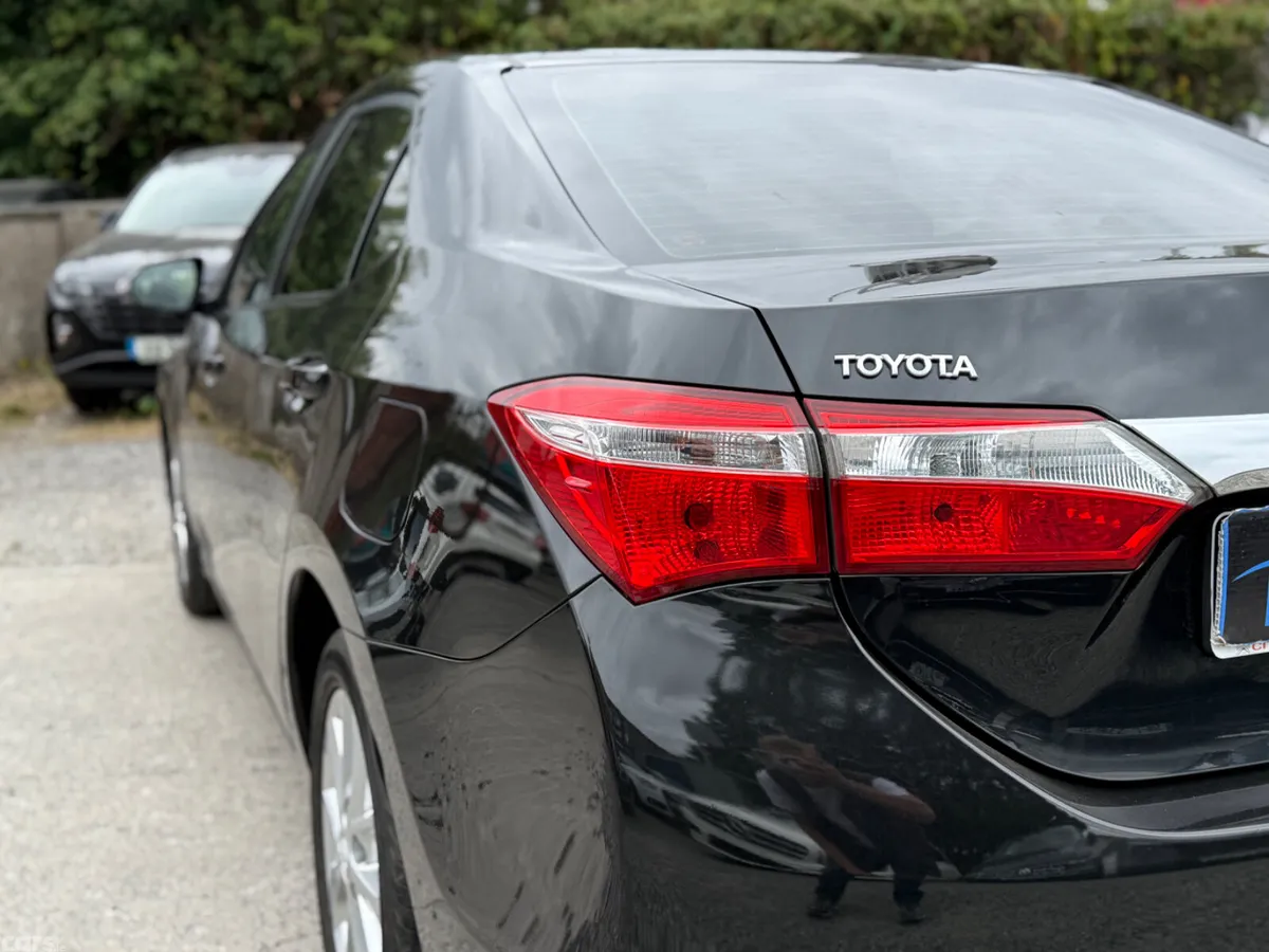 Toyota Corolla Saloon, Petrol, 2015, Black