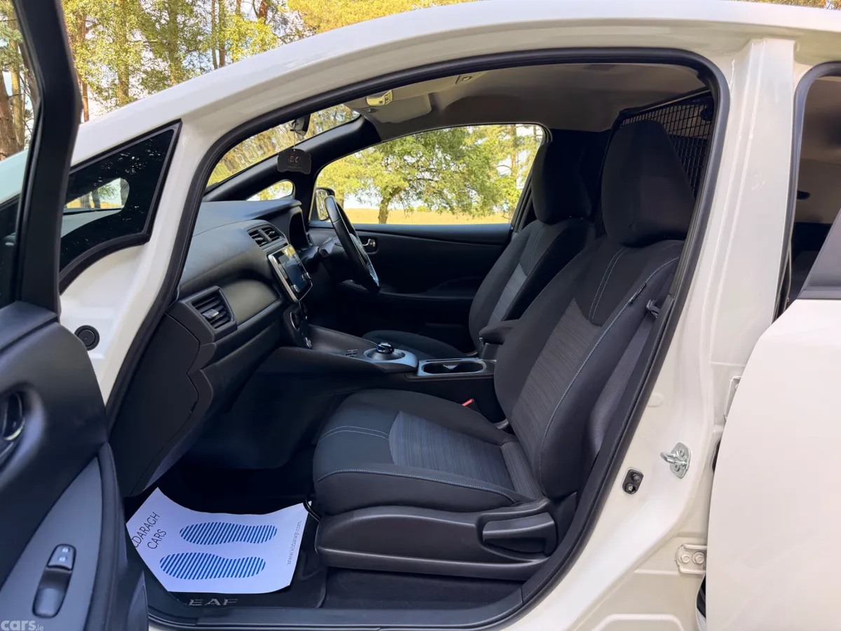 Nissan Leaf Hatchback, Electric, 2022, White