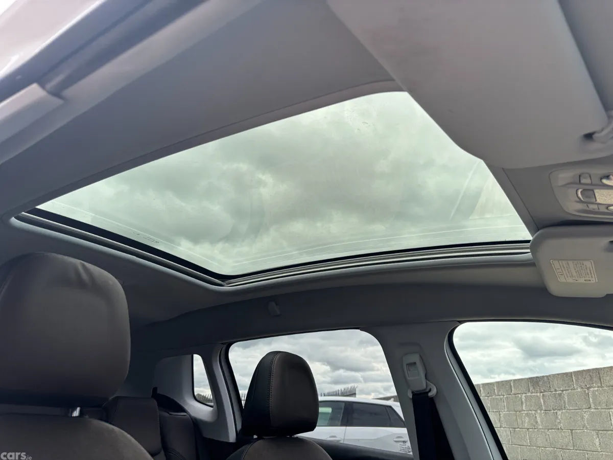 Peugeot 2008 Hatchback, Petrol, 2014, White