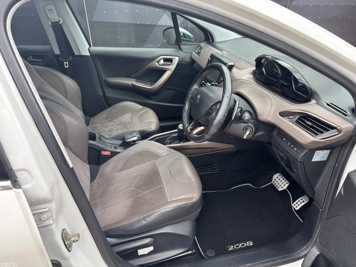 Peugeot 2008 Hatchback, Petrol, 2014, White