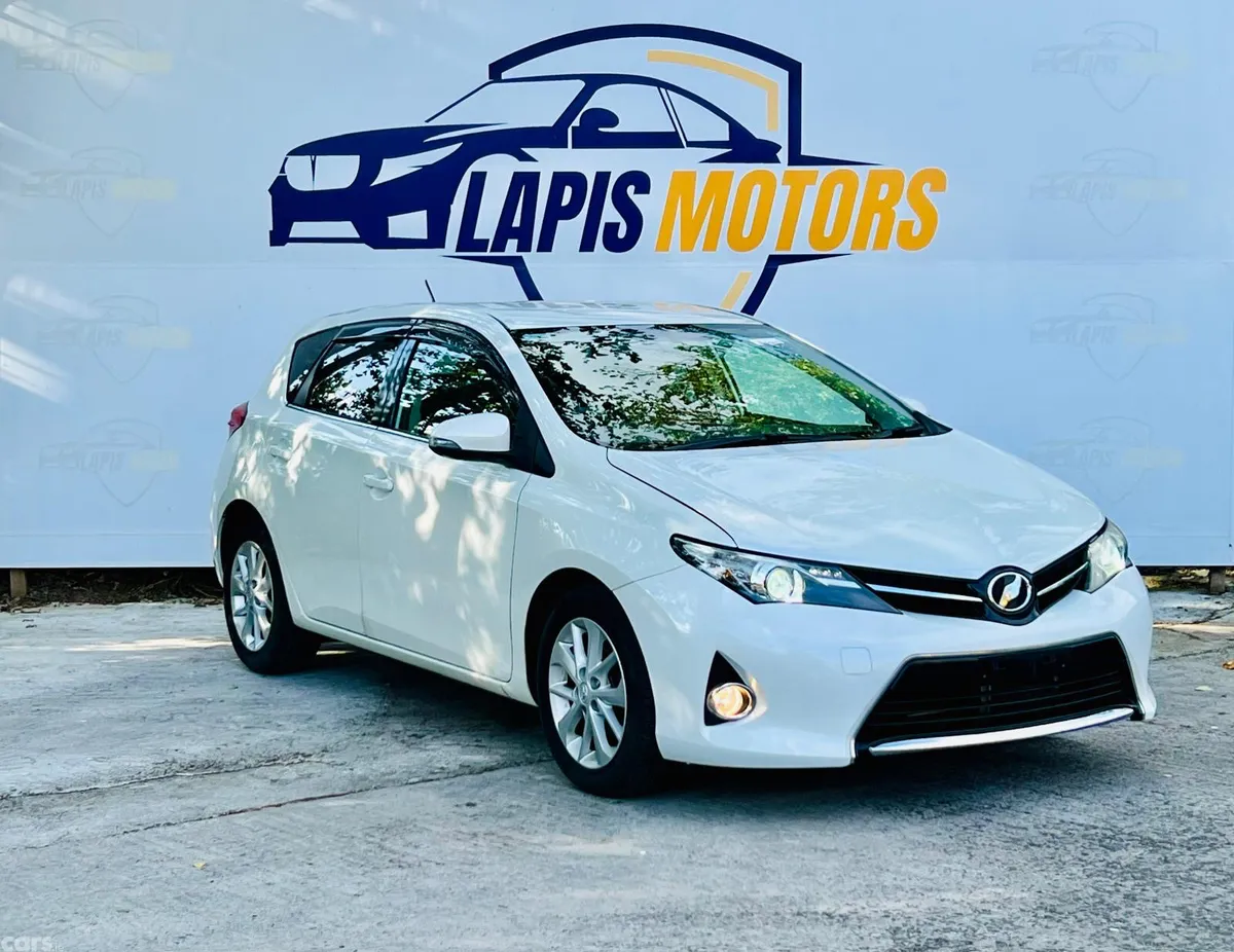 Toyota Auris Hatchback, Petrol, 2013, White