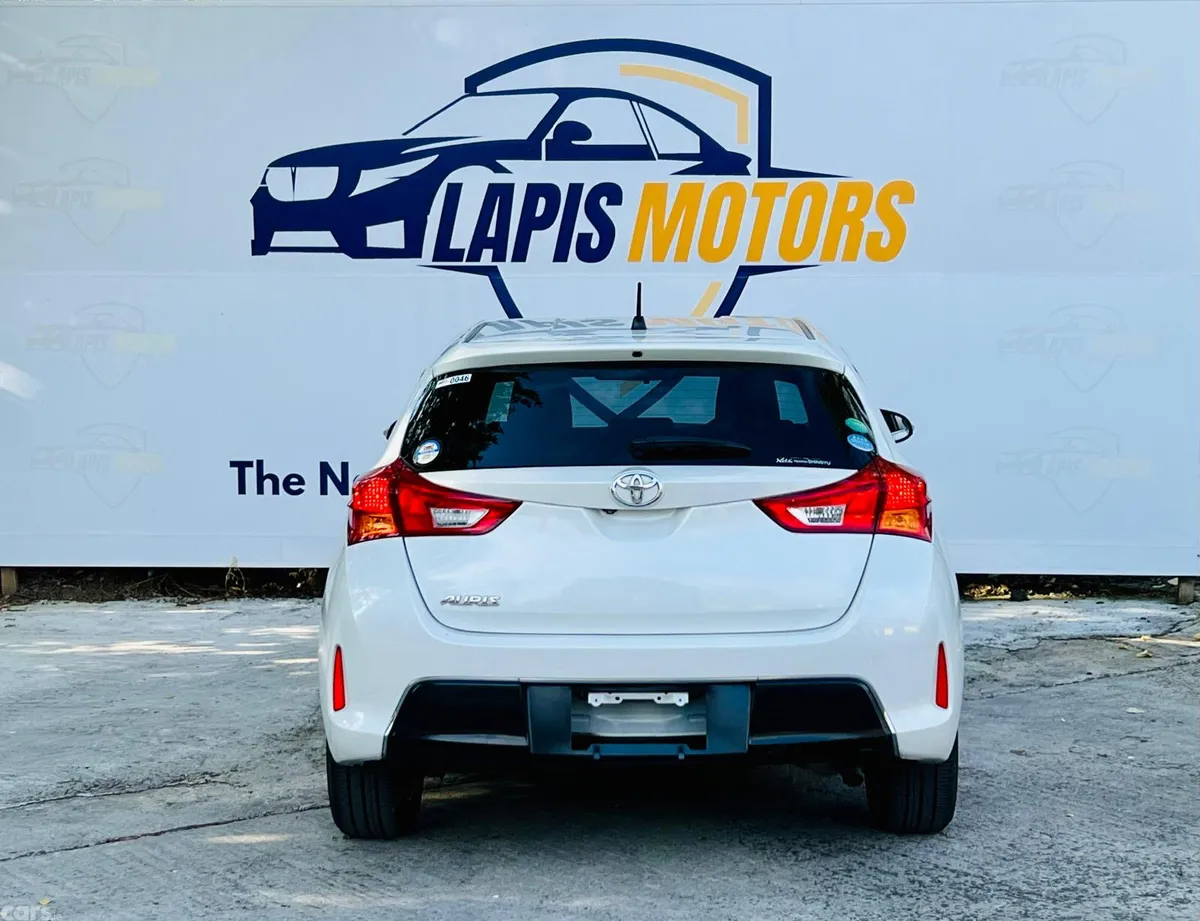Toyota Auris Hatchback, Petrol, 2013, White
