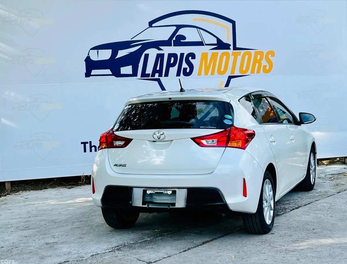 Toyota Auris Hatchback, Petrol, 2013, White