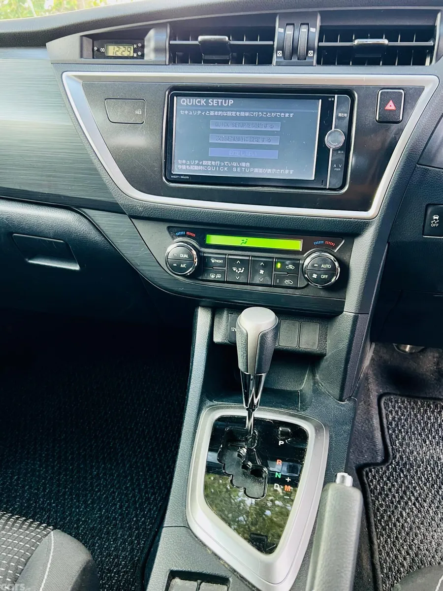 Toyota Auris Hatchback, Petrol, 2013, White