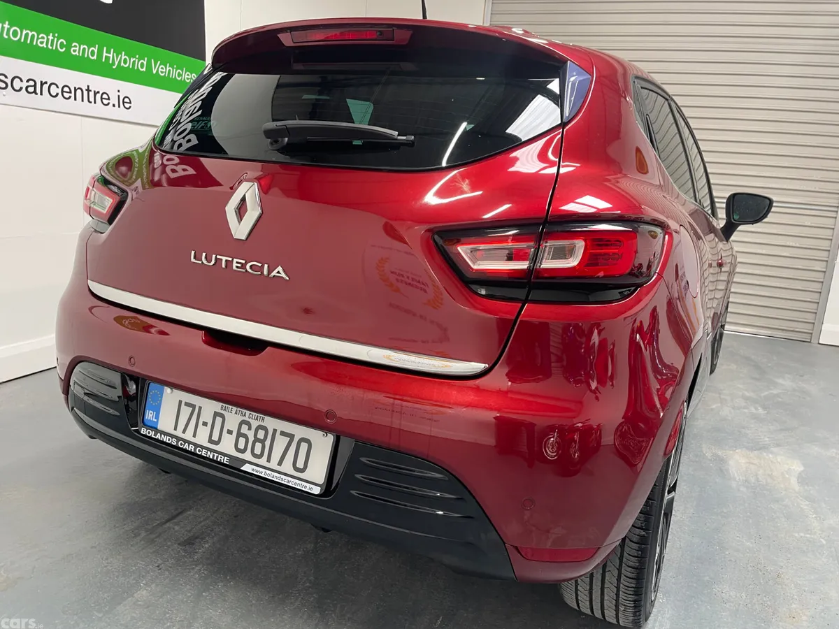 Renault Clio Hatchback, Petrol, 2017, Red