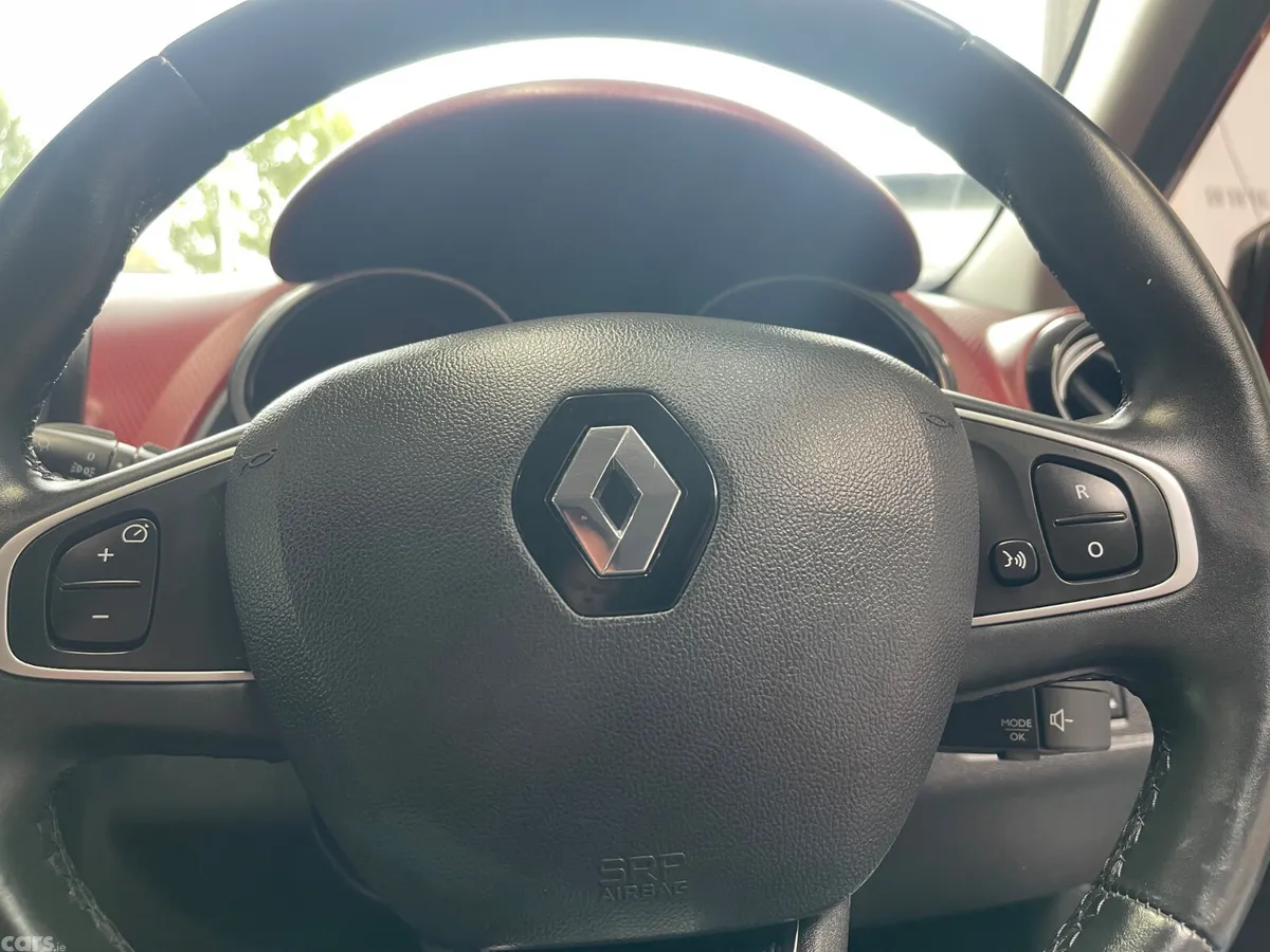 Renault Clio Hatchback, Petrol, 2017, Red