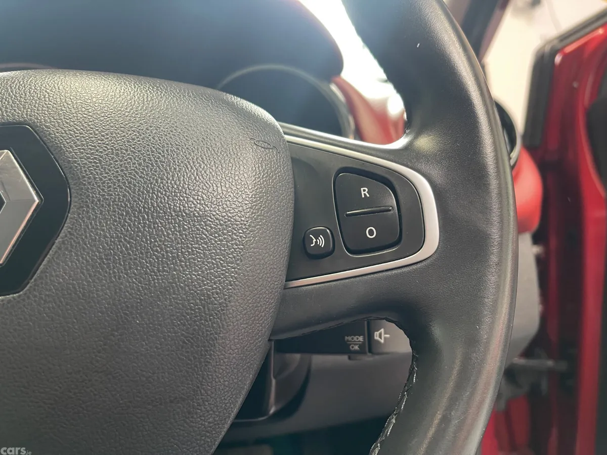 Renault Clio Hatchback, Petrol, 2017, Red