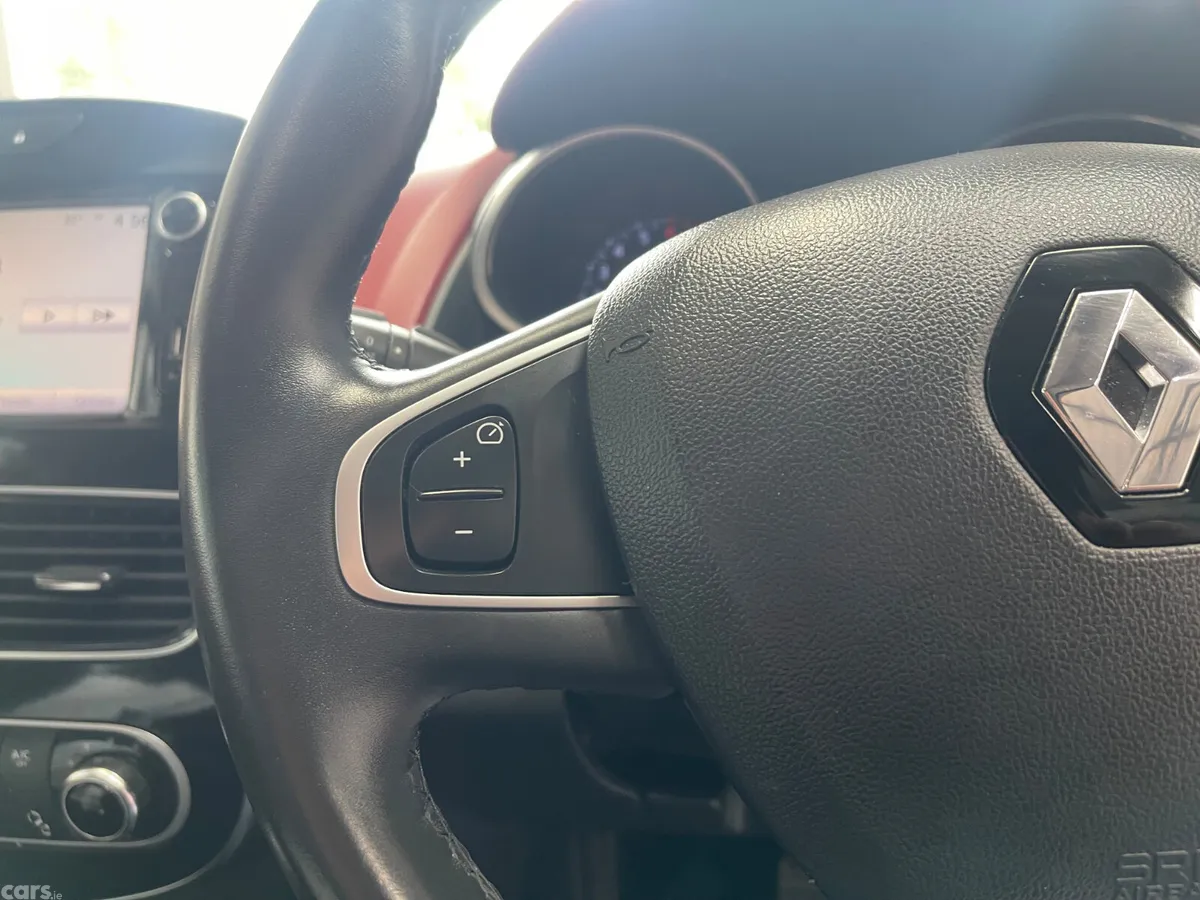 Renault Clio Hatchback, Petrol, 2017, Red
