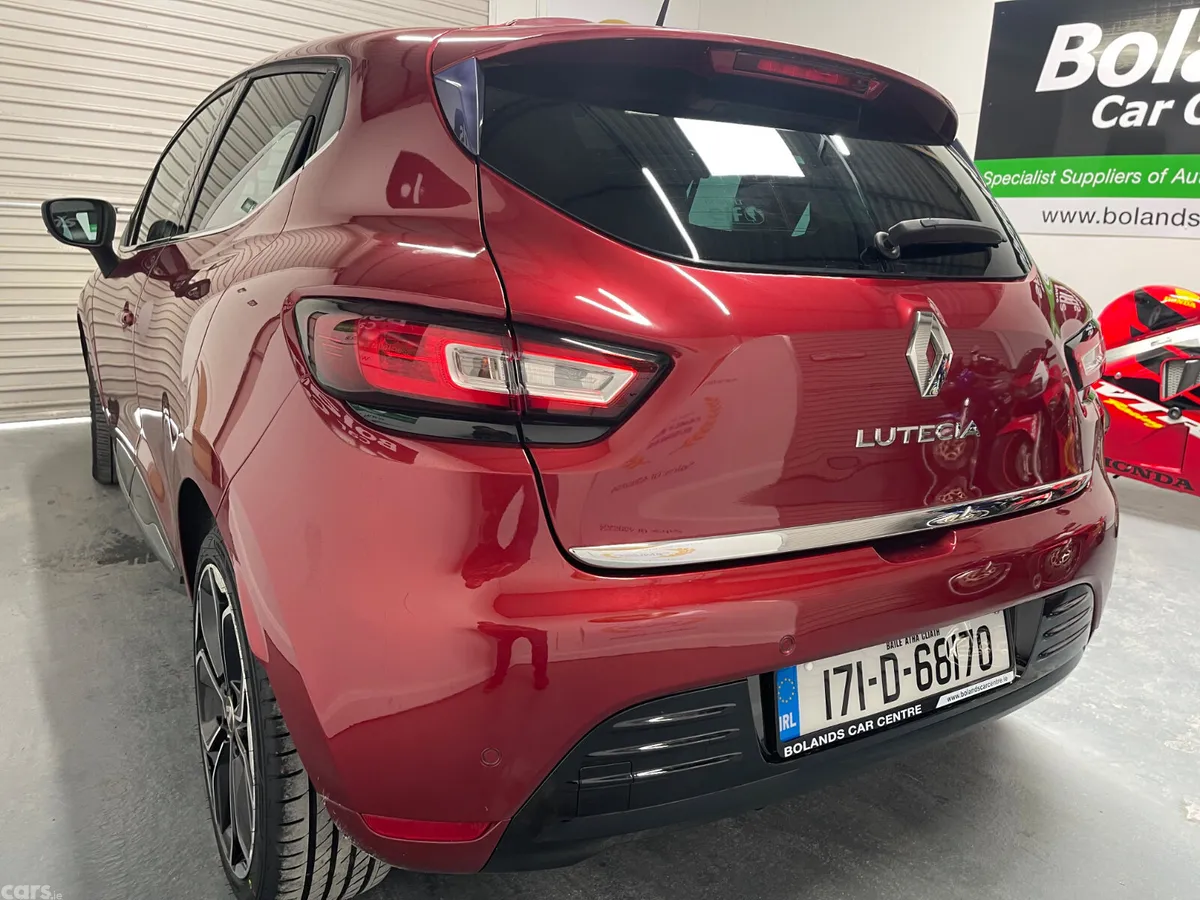 Renault Clio Hatchback, Petrol, 2017, Red