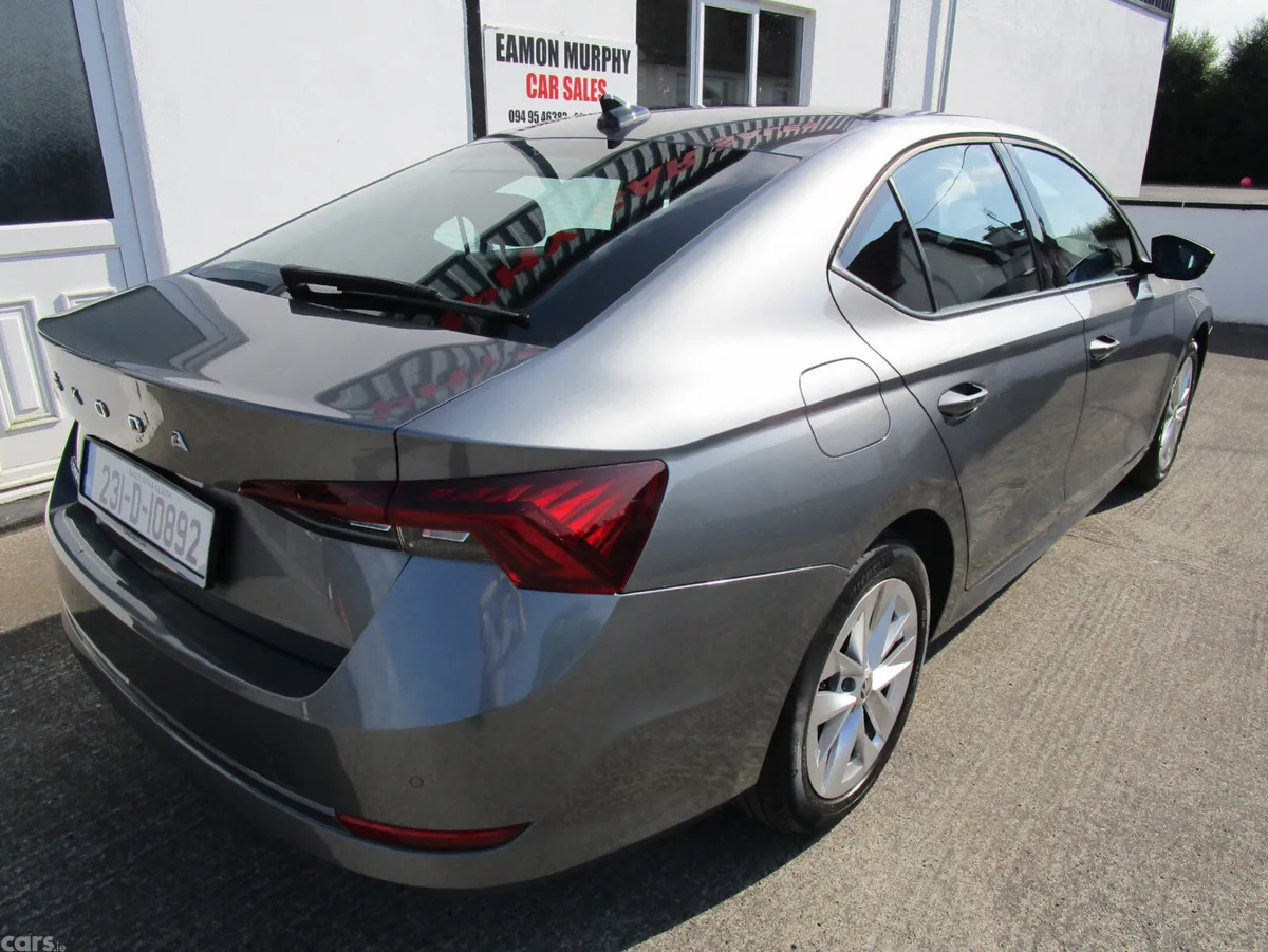 Skoda Octavia Saloon, Diesel, 2023, Grey