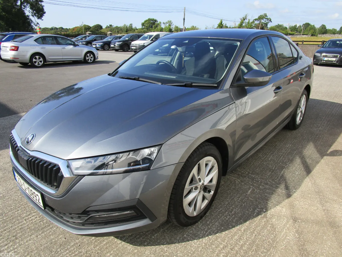 Skoda Octavia Saloon, Diesel, 2023, Grey