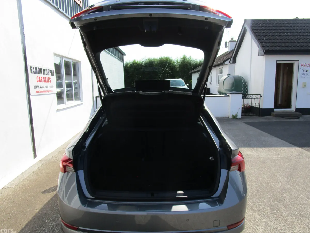 Skoda Octavia Saloon, Diesel, 2023, Grey